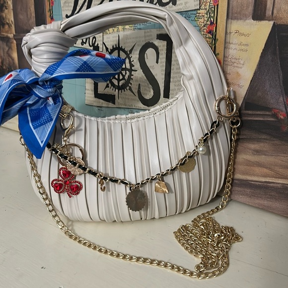 Urban Expresssions creamy white leather Demi bag with gold hardware ⭐️ - Picture 4 of 4